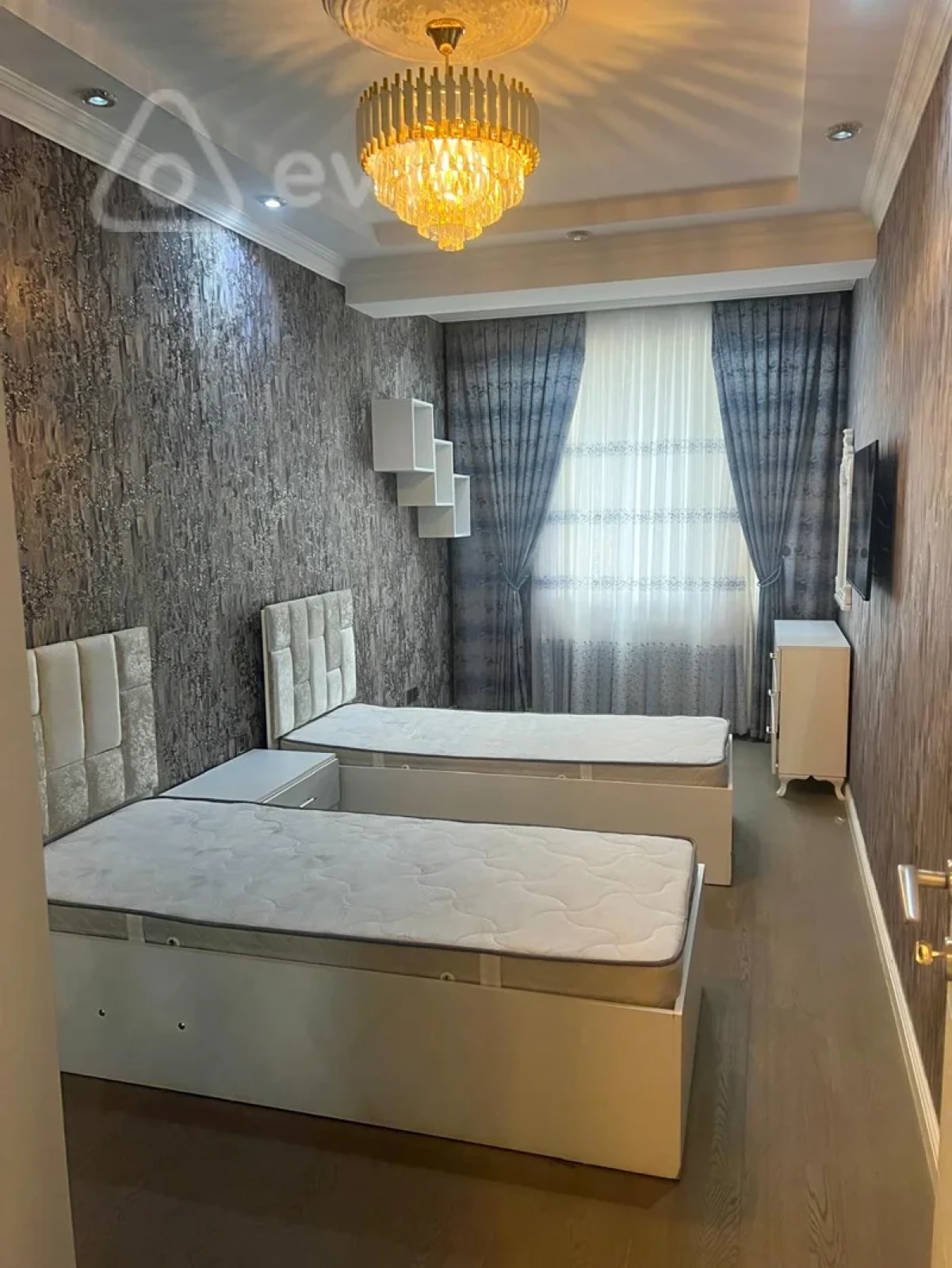 Kirayə verilir 4 otaqlı yeni tikili 160 m²