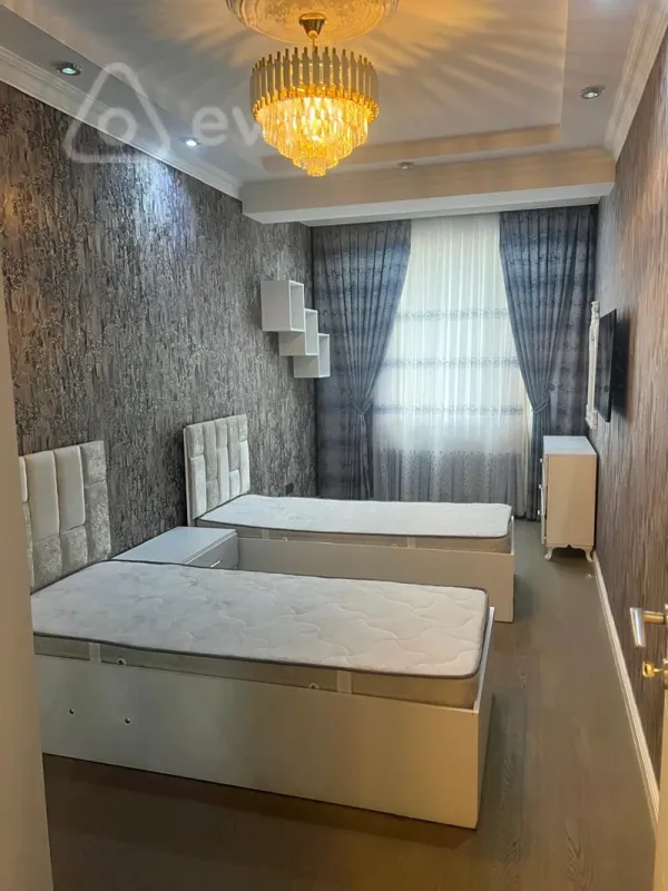 Kirayə verilir 4 otaqlı yeni tikili 160 m²