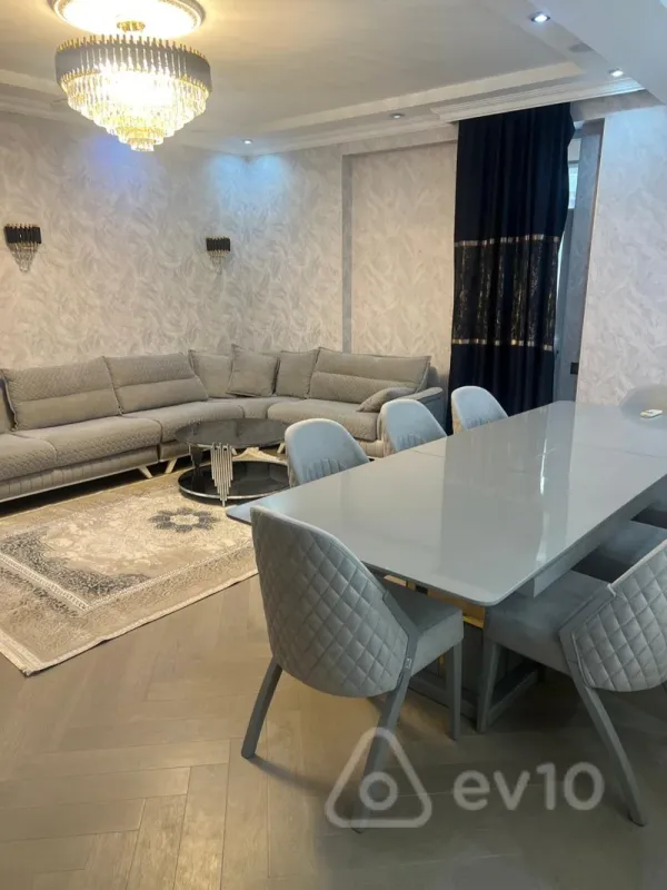 Kirayə verilir 4 otaqlı yeni tikili 160 m²