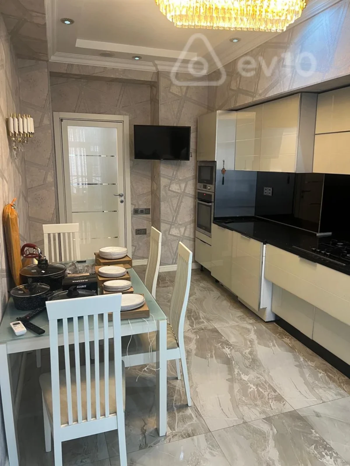 Kirayə verilir 4 otaqlı yeni tikili 160 m²