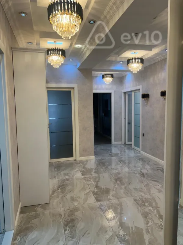Kirayə verilir 4 otaqlı yeni tikili 160 m²