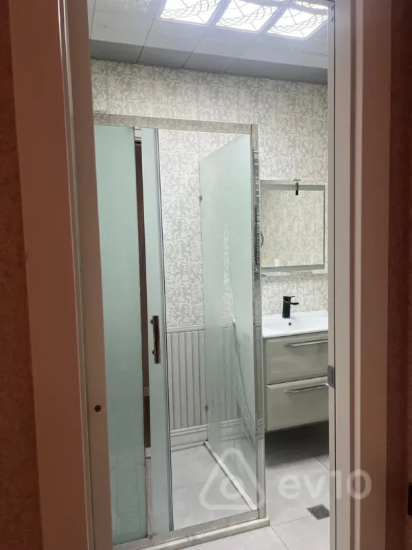 Kirayə verilir 4 otaqlı yeni tikili 160 m²