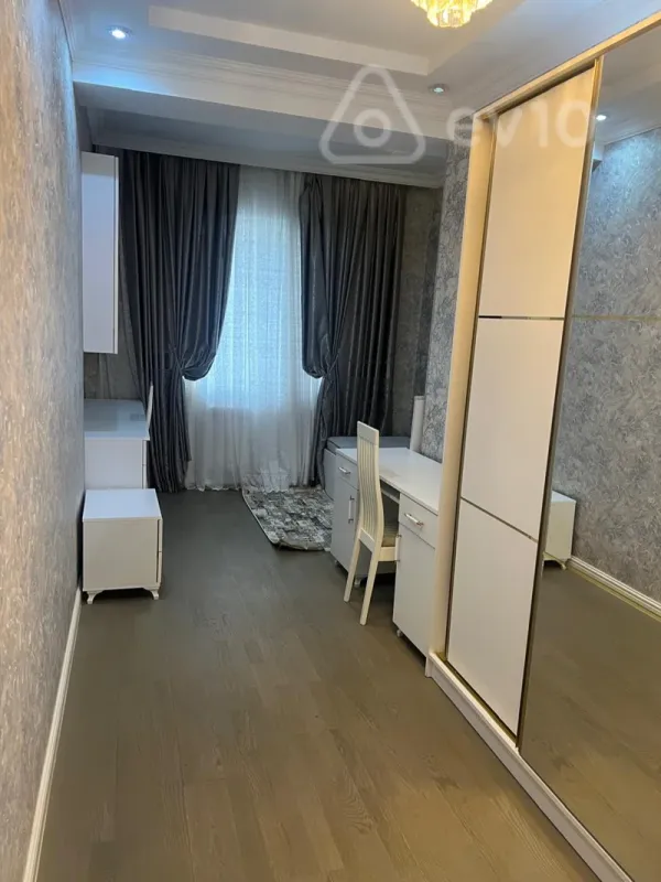 Kirayə verilir 4 otaqlı yeni tikili 160 m²
