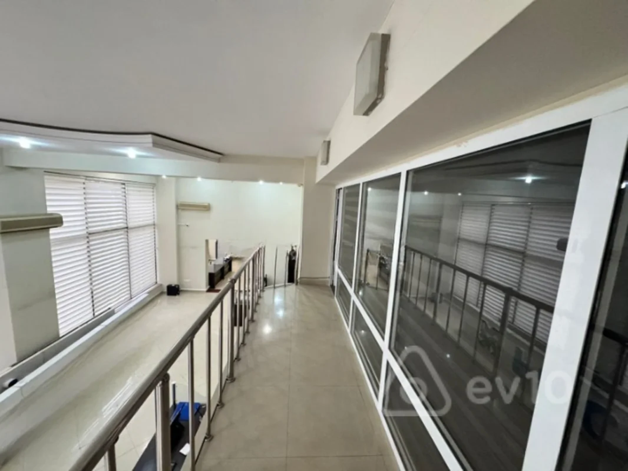 Kirayə verilir mənzil 320 m²