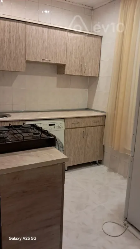 Kirayə verilir 2 otaqlı köhnə tikili 50 m²