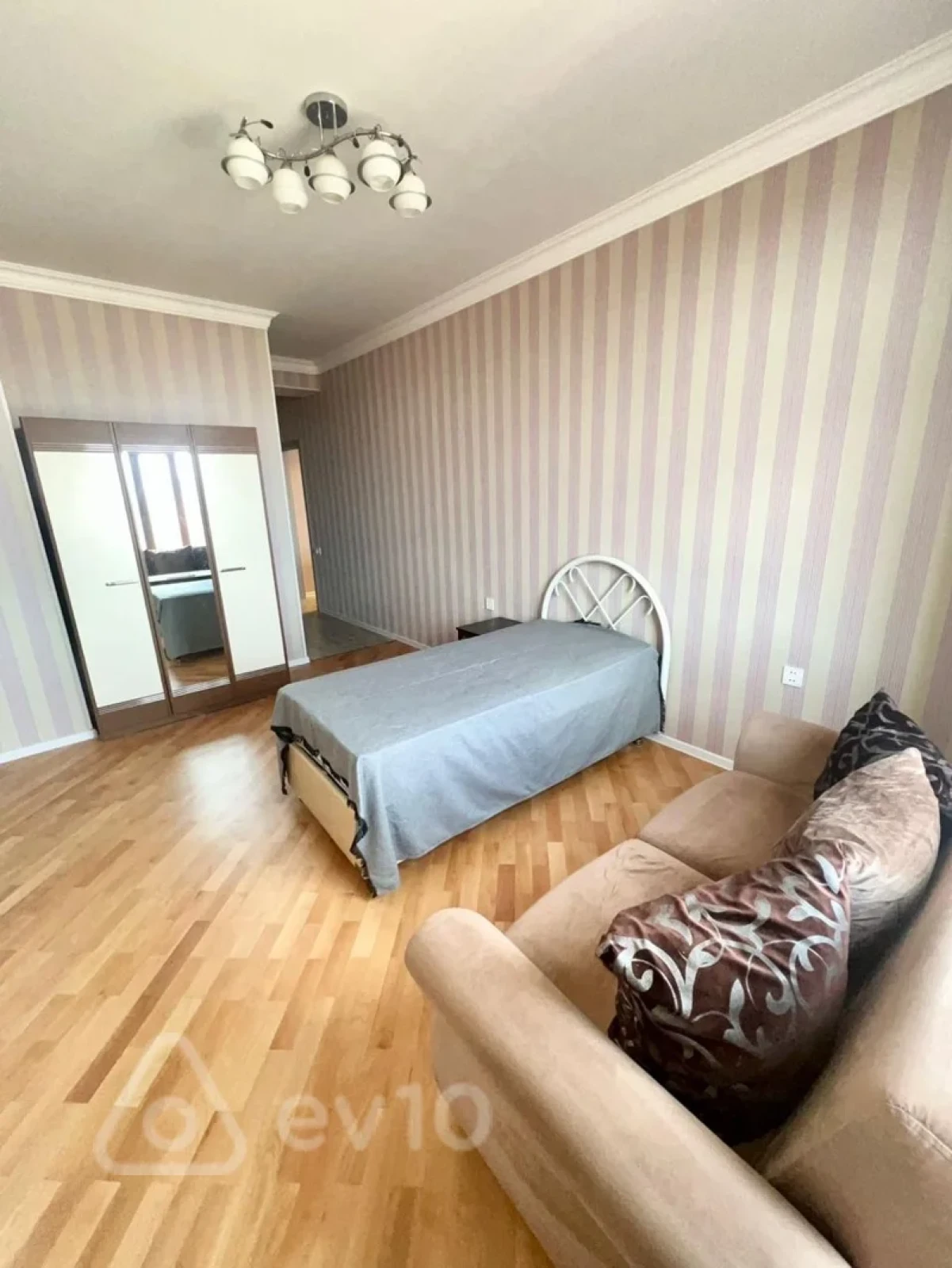 Satılır 3 otaqlı yeni tikili 100 m²