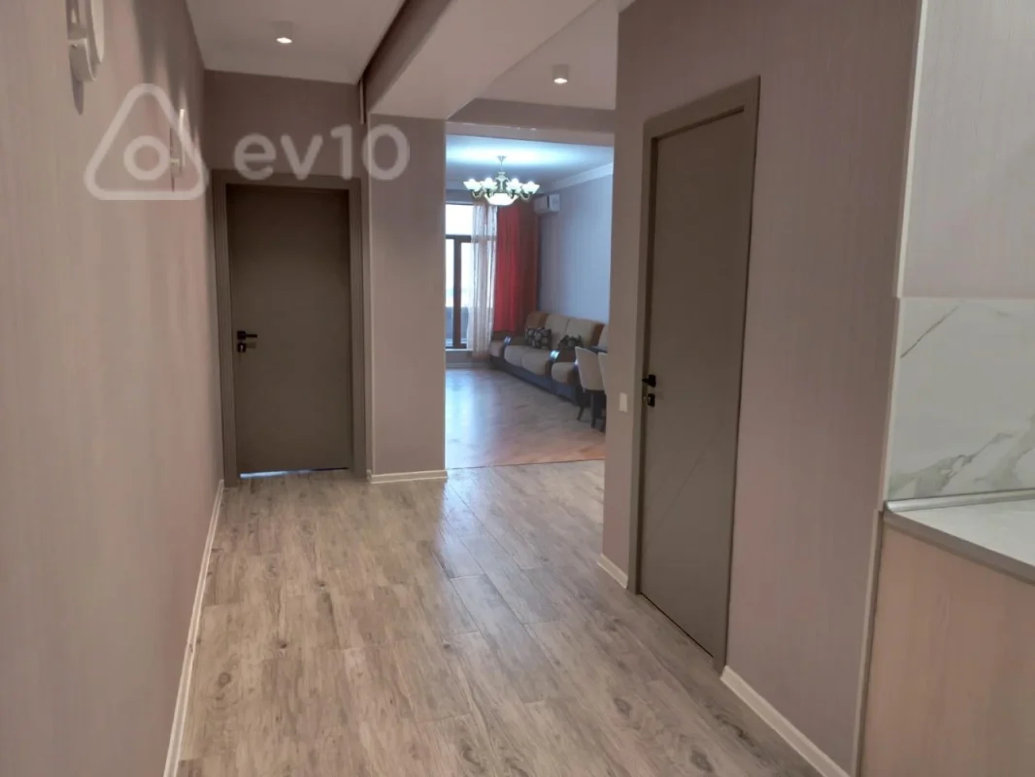 Satılır 3 otaqlı yeni tikili 100 m²