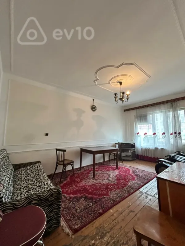 Satılır 3 otaqlı köhnə tikili 85 m²