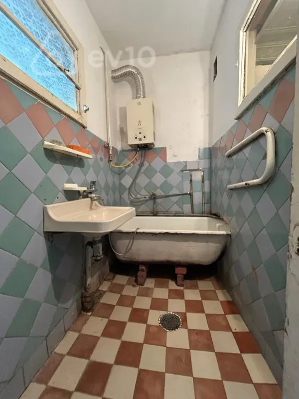 Satılır 3 otaqlı köhnə tikili 85 m²