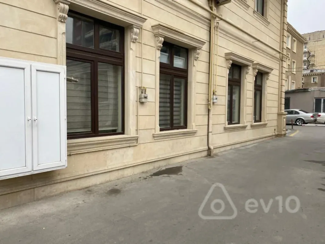 Kirayə verilir 5 otaqlı ofis 105 m²