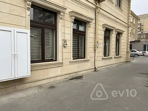 Kirayə verilir 5 otaqlı ofis 105 m²