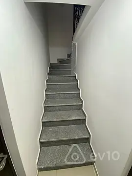 Kirayə verilir 5 otaqlı ofis 105 m²