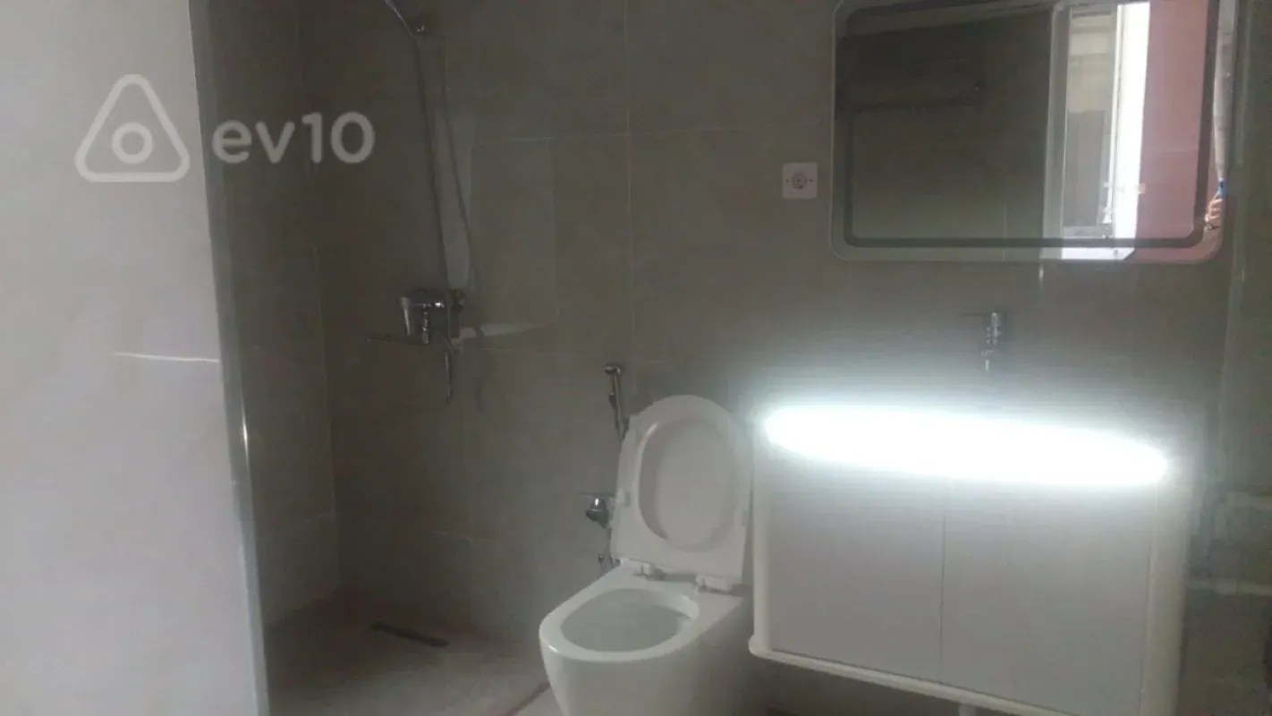 Kirayə verilir 2 otaqlı köhnə tikili 60 m²