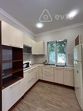 Kirayə verilir 2 otaqlı köhnə tikili 60 m²