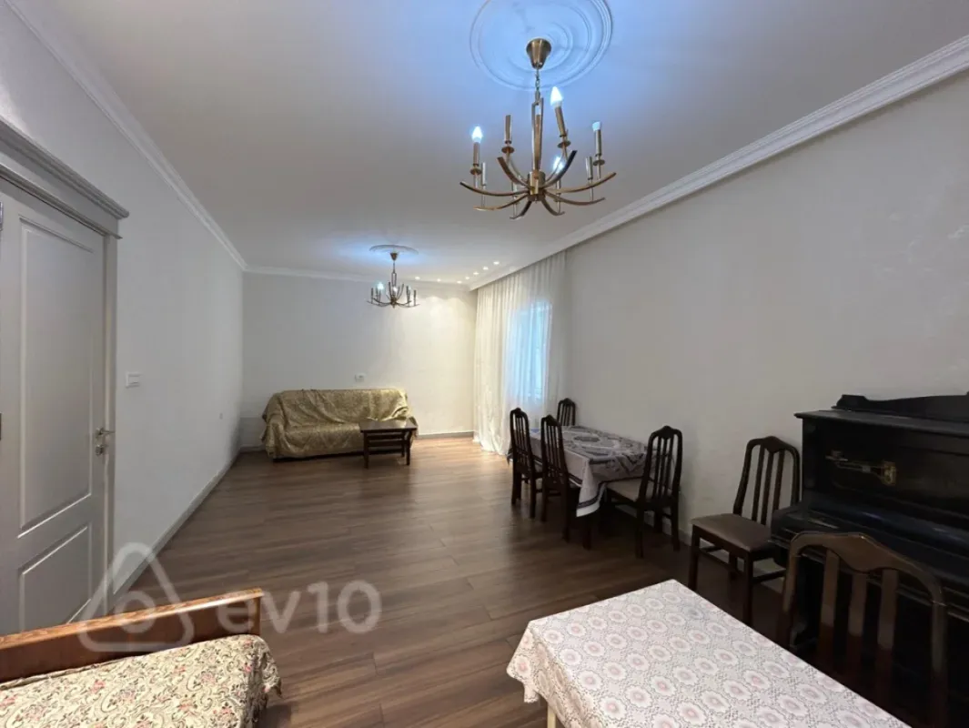 Kirayə verilir 2 otaqlı köhnə tikili 60 m²