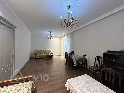 Kirayə verilir 2 otaqlı köhnə tikili 60 m²
