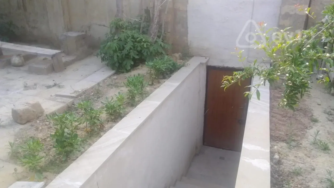 Kirayə verilir 2 otaqlı köhnə tikili 60 m²