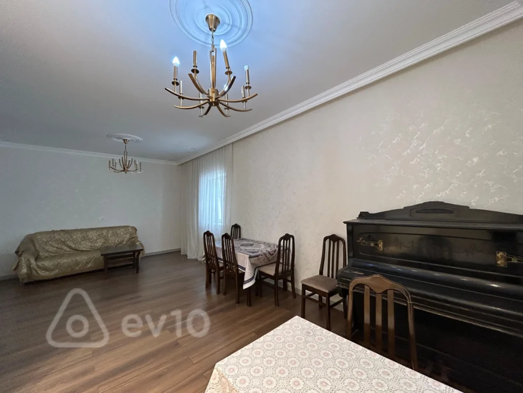 Kirayə verilir 2 otaqlı köhnə tikili 60 m²