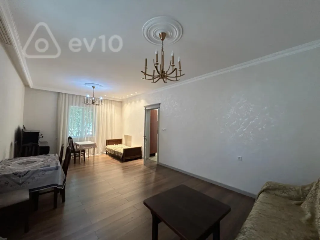 Kirayə verilir 2 otaqlı köhnə tikili 60 m²