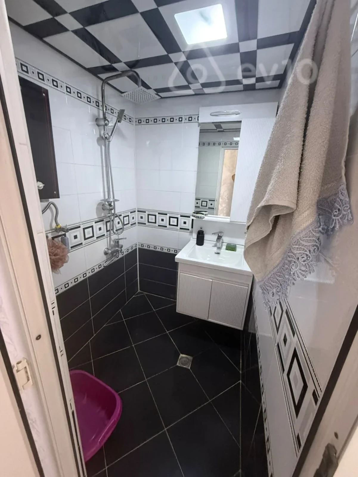 Kirayə verilir 3 otaqlı köhnə tikili 70 m²