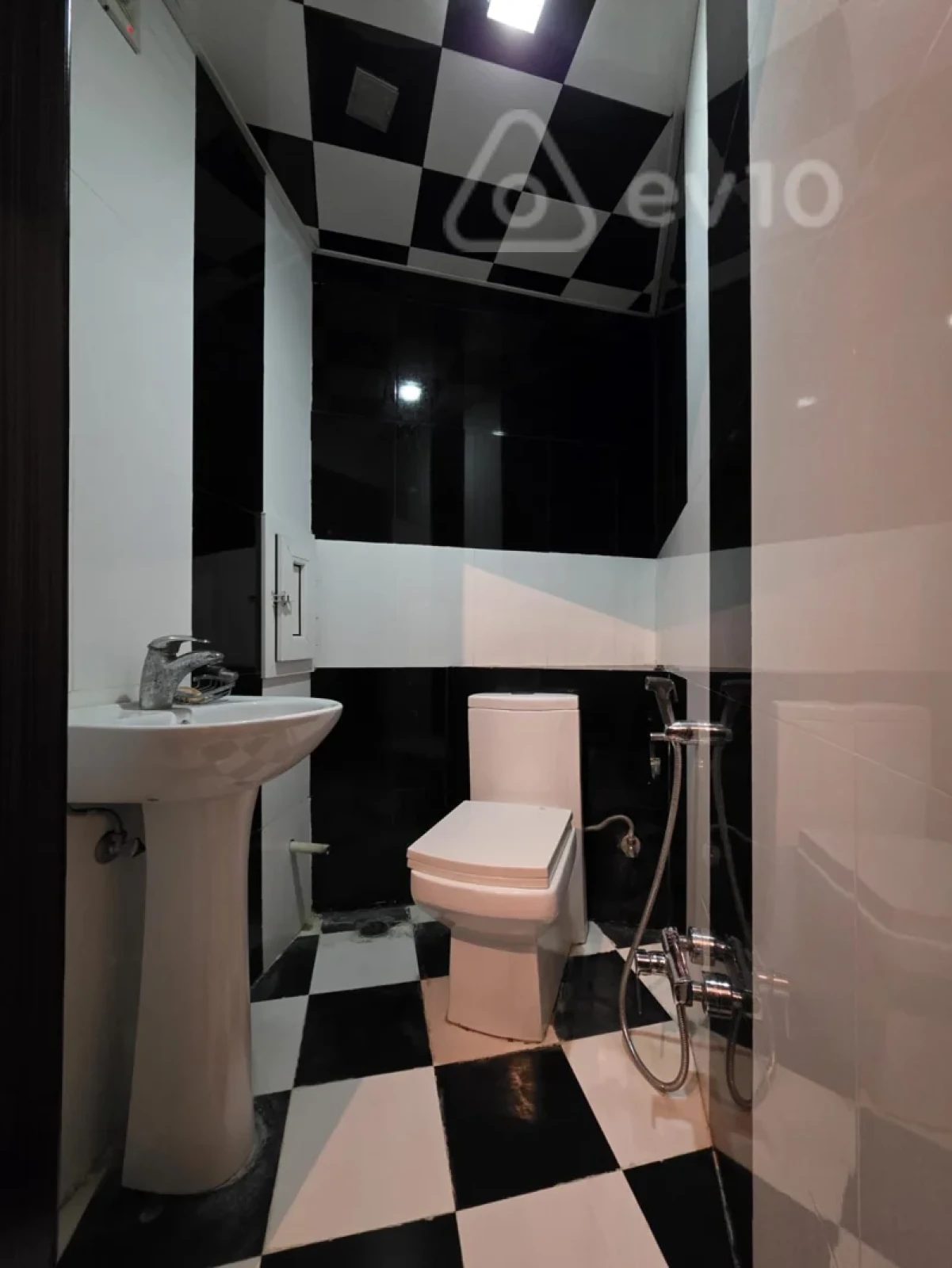 Satılır 3 otaqlı yeni tikili 106 m²