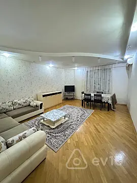 Kirayə verilir 2 otaqlı yeni tikili 100 m²