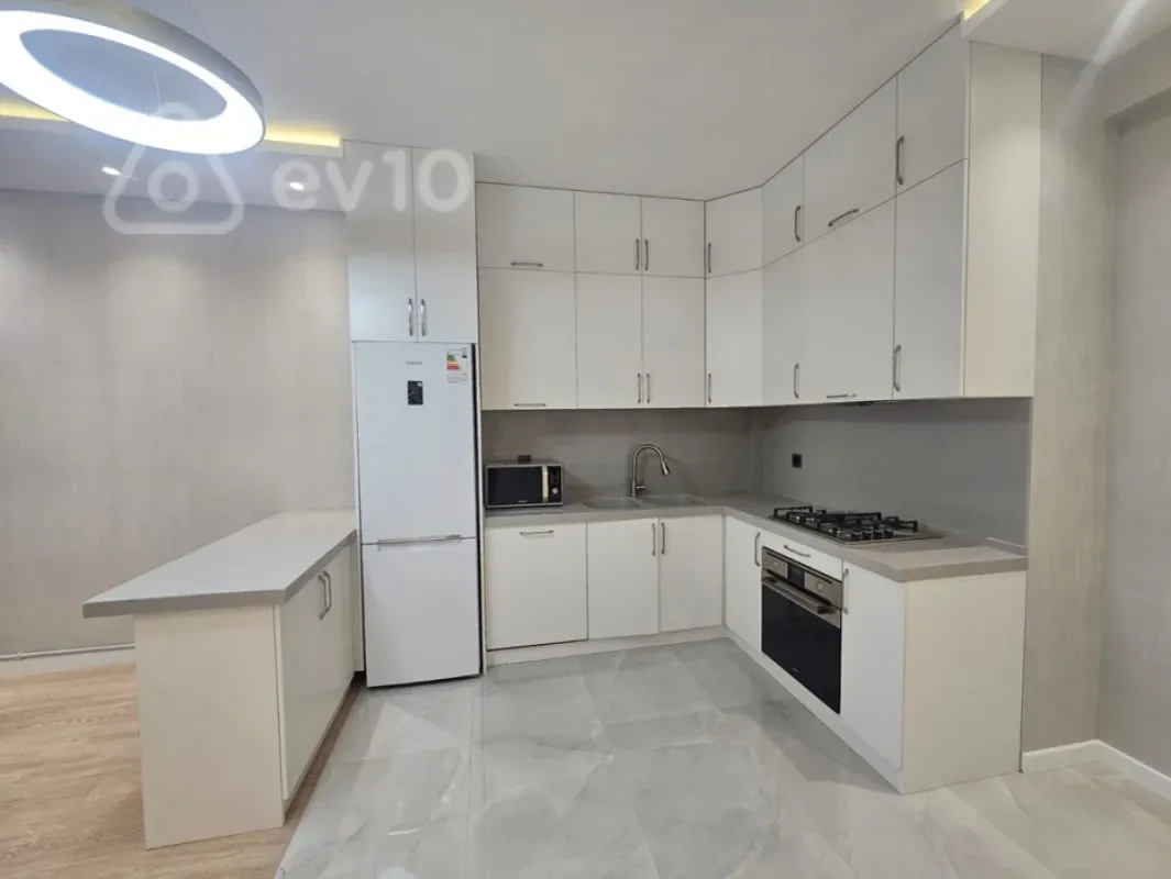 Kirayə verilir 2 otaqlı yeni tikili 80 m²