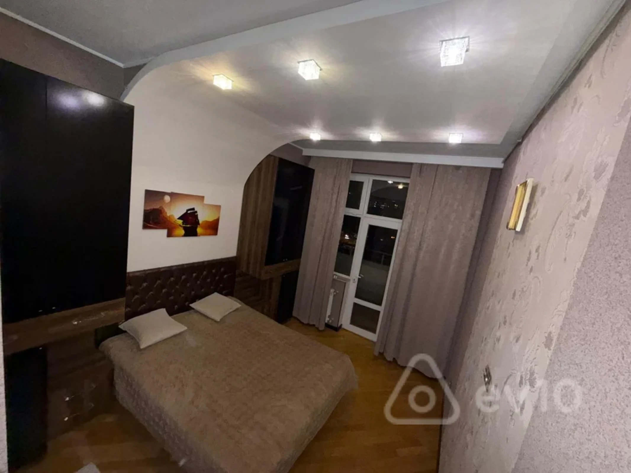 Kirayə verilir 3 otaqlı yeni tikili 135 m²