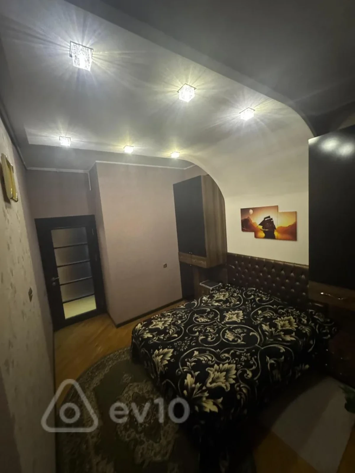 Kirayə verilir 3 otaqlı yeni tikili 135 m²