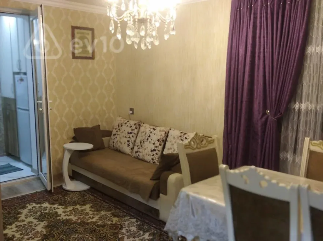 Kirayə verilir 2 otaqlı köhnə tikili 60 m²