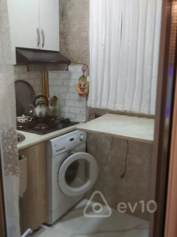 Kirayə verilir 2 otaqlı köhnə tikili 60 m²