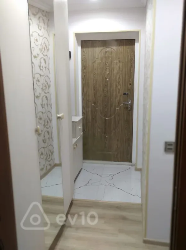 Kirayə verilir 2 otaqlı köhnə tikili 60 m²