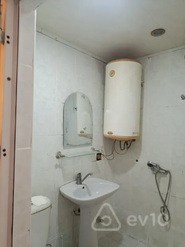 Satılır 1 otaqlı köhnə tikili 30 m²