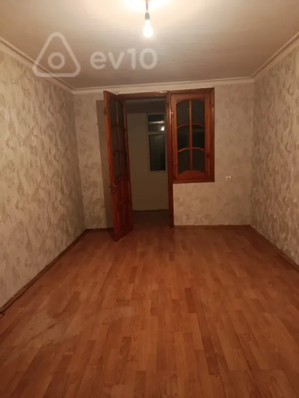 Satılır 1 otaqlı köhnə tikili 30 m²