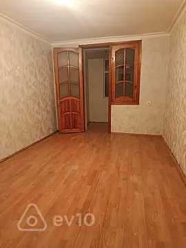 Satılır 1 otaqlı köhnə tikili 30 m²