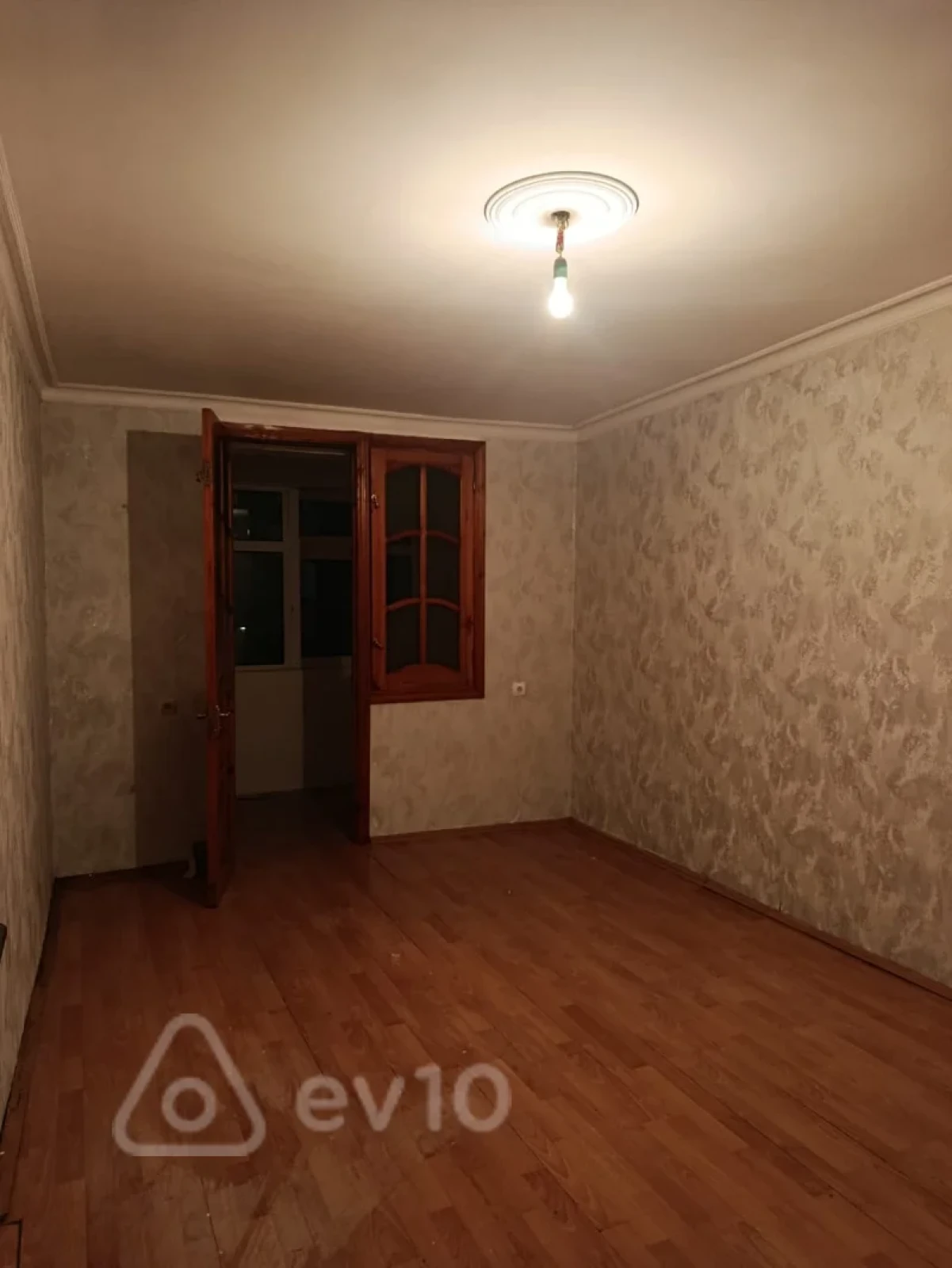 Satılır 1 otaqlı köhnə tikili 30 m²