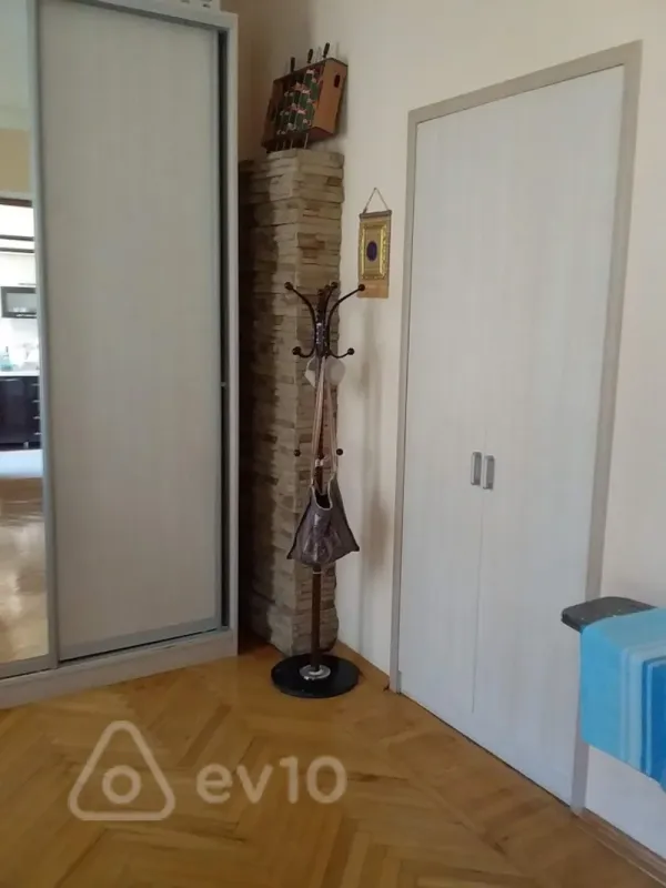 Kirayə verilir 3 otaqlı köhnə tikili 100 m²