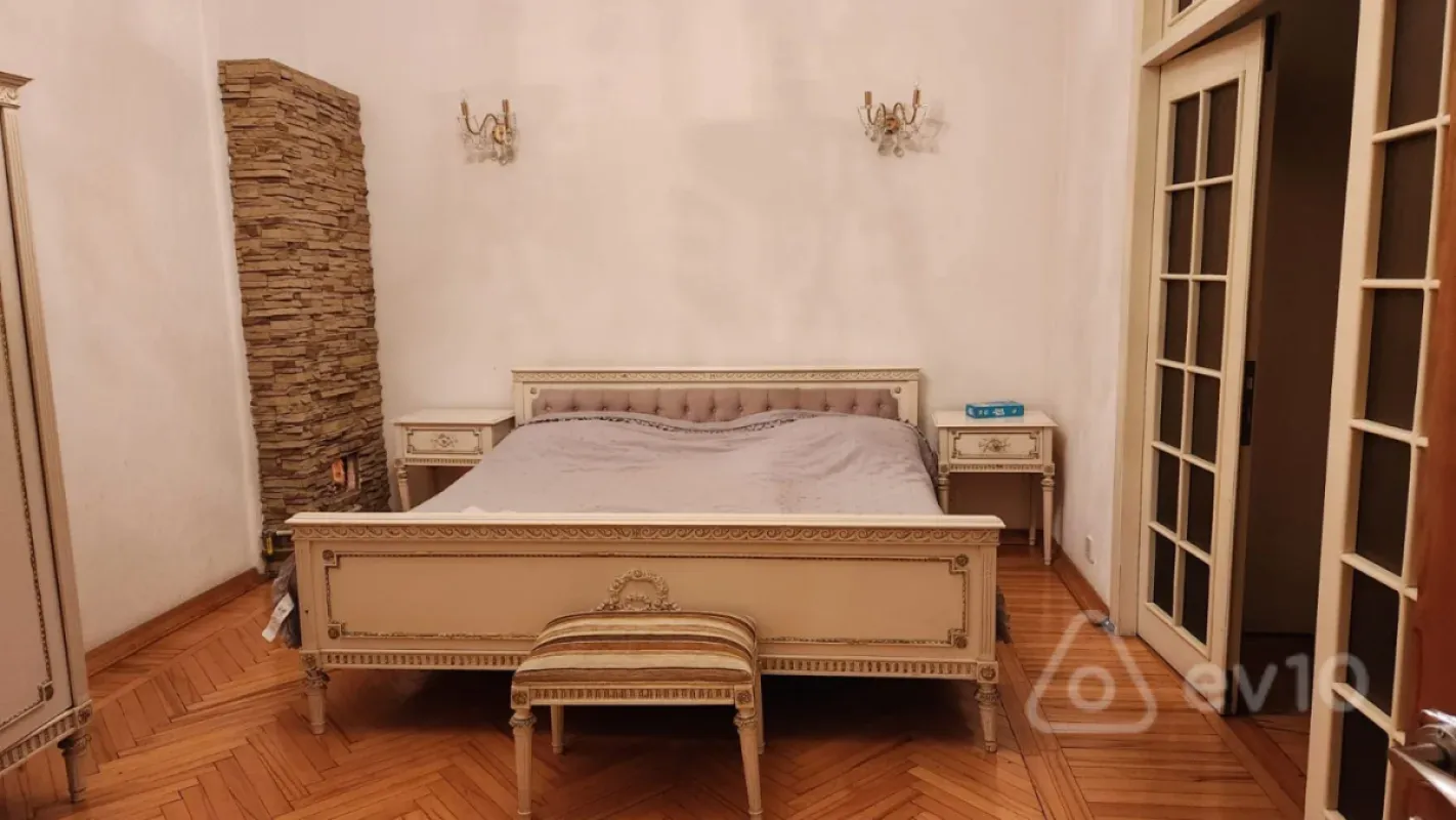 Kirayə verilir 3 otaqlı köhnə tikili 100 m²