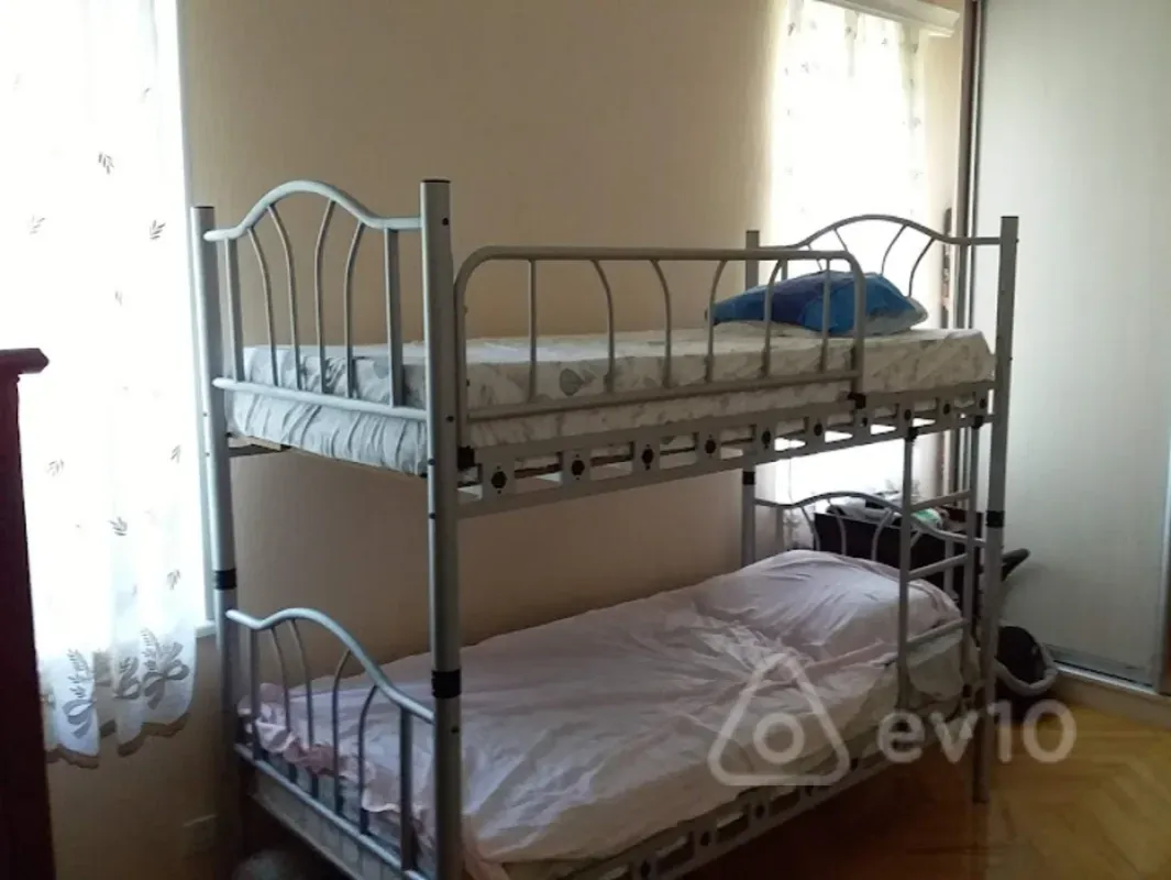 Kirayə verilir 3 otaqlı köhnə tikili 100 m²