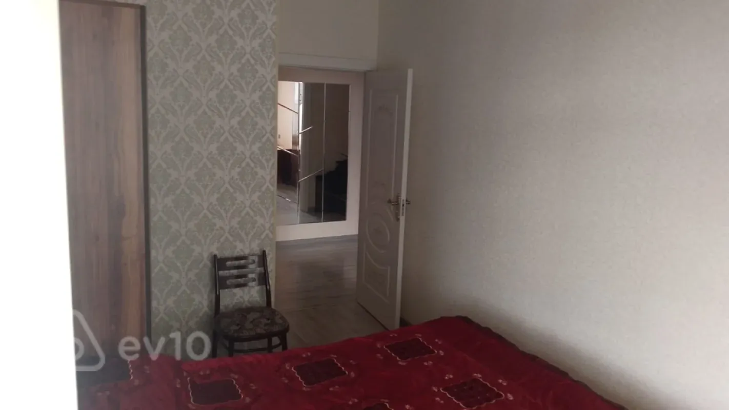 Kirayə verilir 3 otaqlı yeni tikili 80 m²