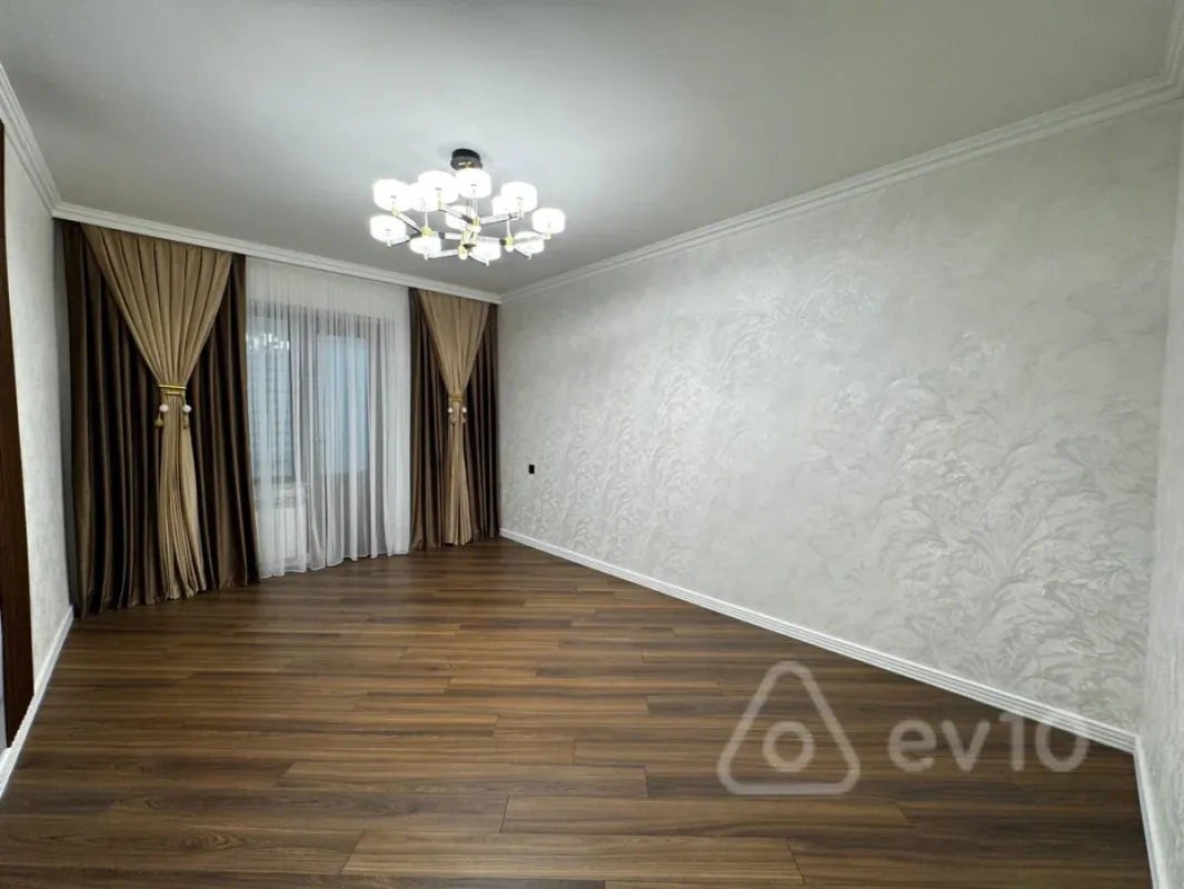 Satılır 2 otaqlı köhnə tikili 65 m²