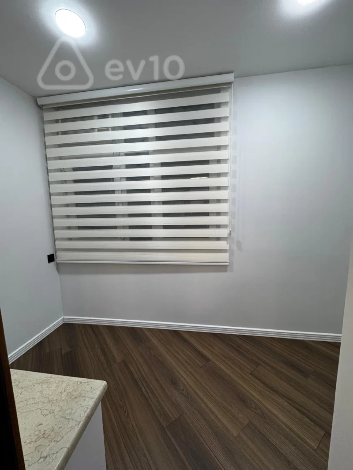 Satılır 2 otaqlı köhnə tikili 65 m²