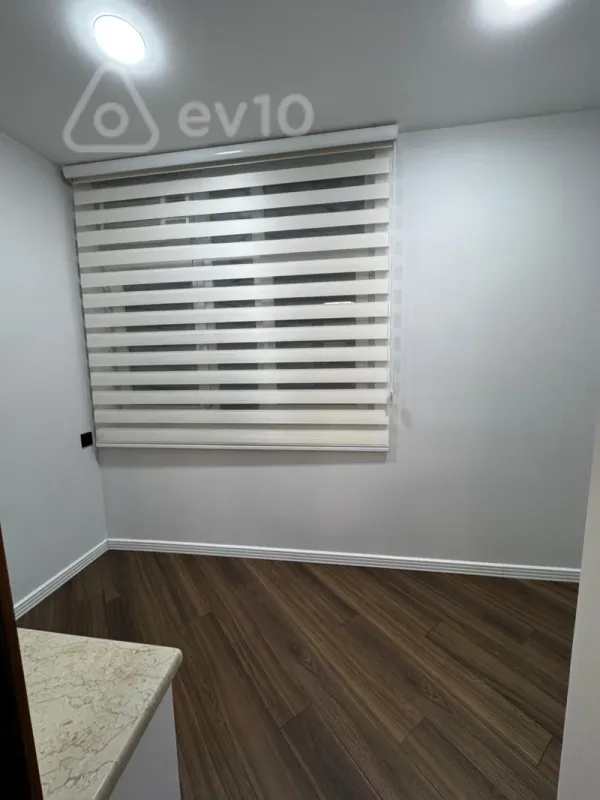 Satılır 2 otaqlı köhnə tikili 65 m²