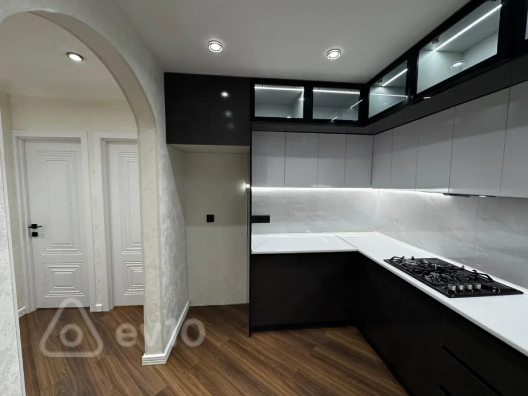 Satılır 2 otaqlı köhnə tikili 65 m²