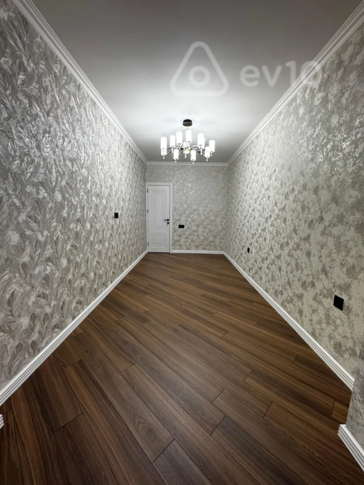 Satılır 2 otaqlı köhnə tikili 65 m²