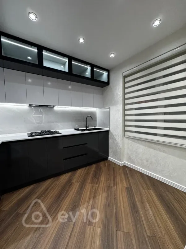 Satılır 2 otaqlı köhnə tikili 65 m²