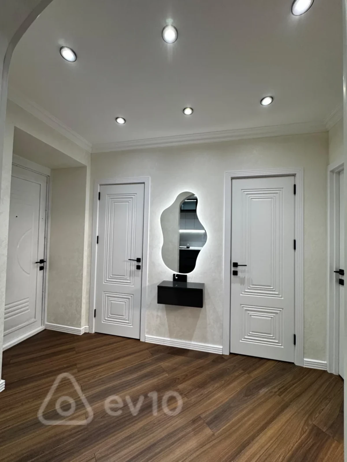 Satılır 2 otaqlı köhnə tikili 65 m²