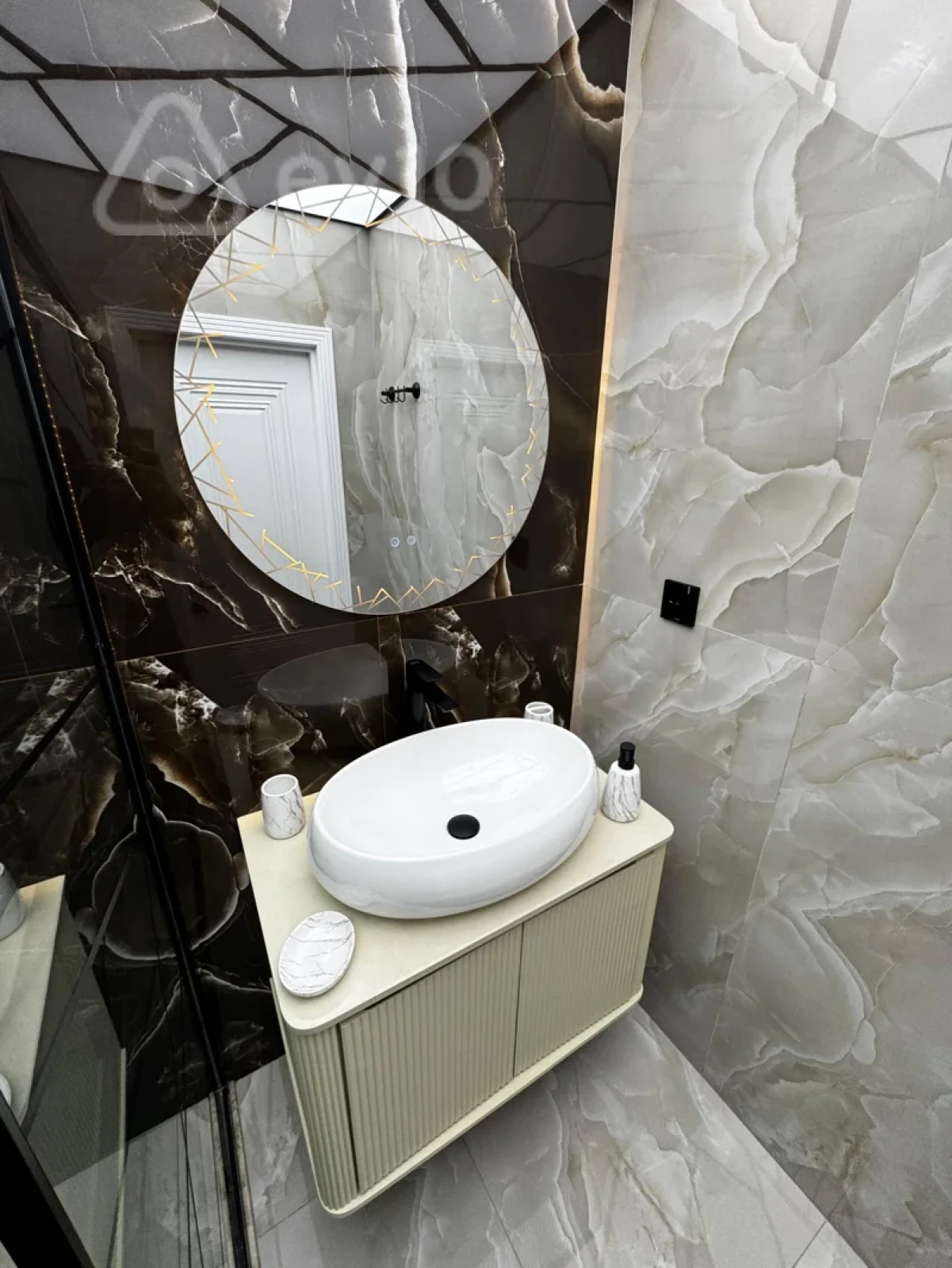 Satılır 2 otaqlı köhnə tikili 65 m²