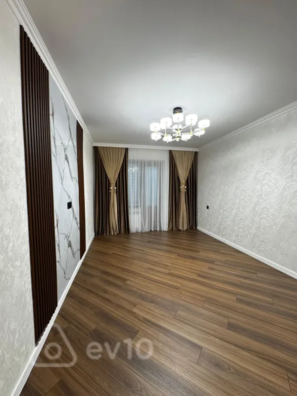 Satılır 2 otaqlı köhnə tikili 65 m²