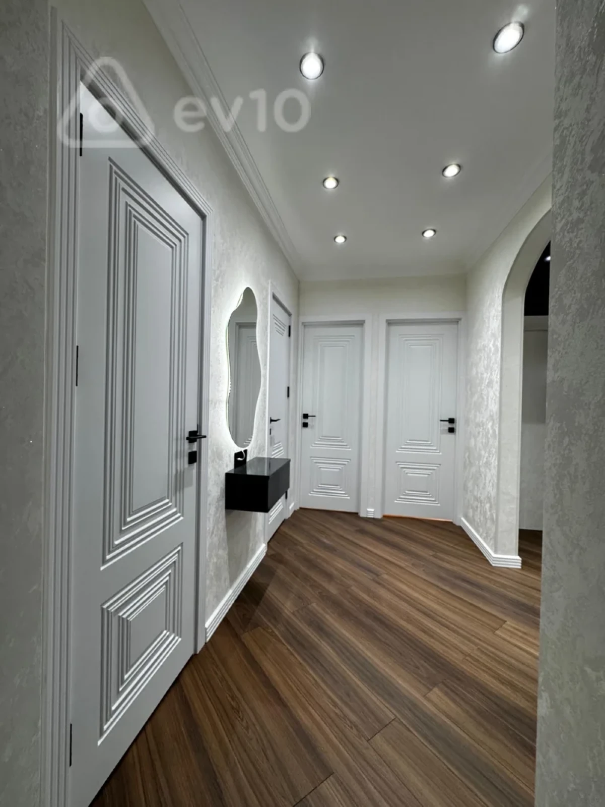 Satılır 2 otaqlı köhnə tikili 65 m²